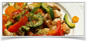 Bunte Gemüsepfanne mit Putenfleisch