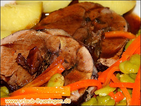 Gefüllter Wildschweinbraten