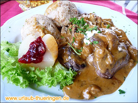 Hirschgulasch mit Pfifferlingen
