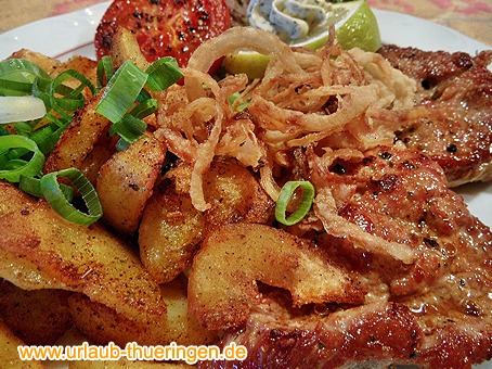 Thüringer Rostbrätl und Schüttelgurken